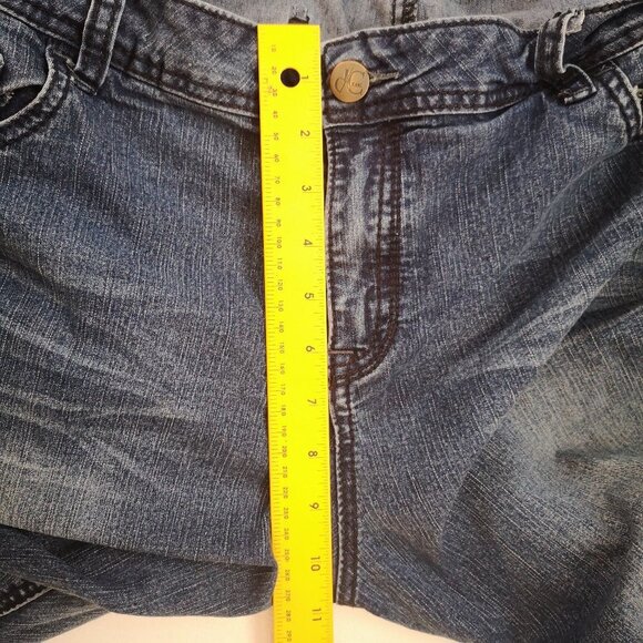 DC Jeans Ladies Size 20 Medium Wash Slightly Curvy Distressed Front Jeans - Picture 9 of 10